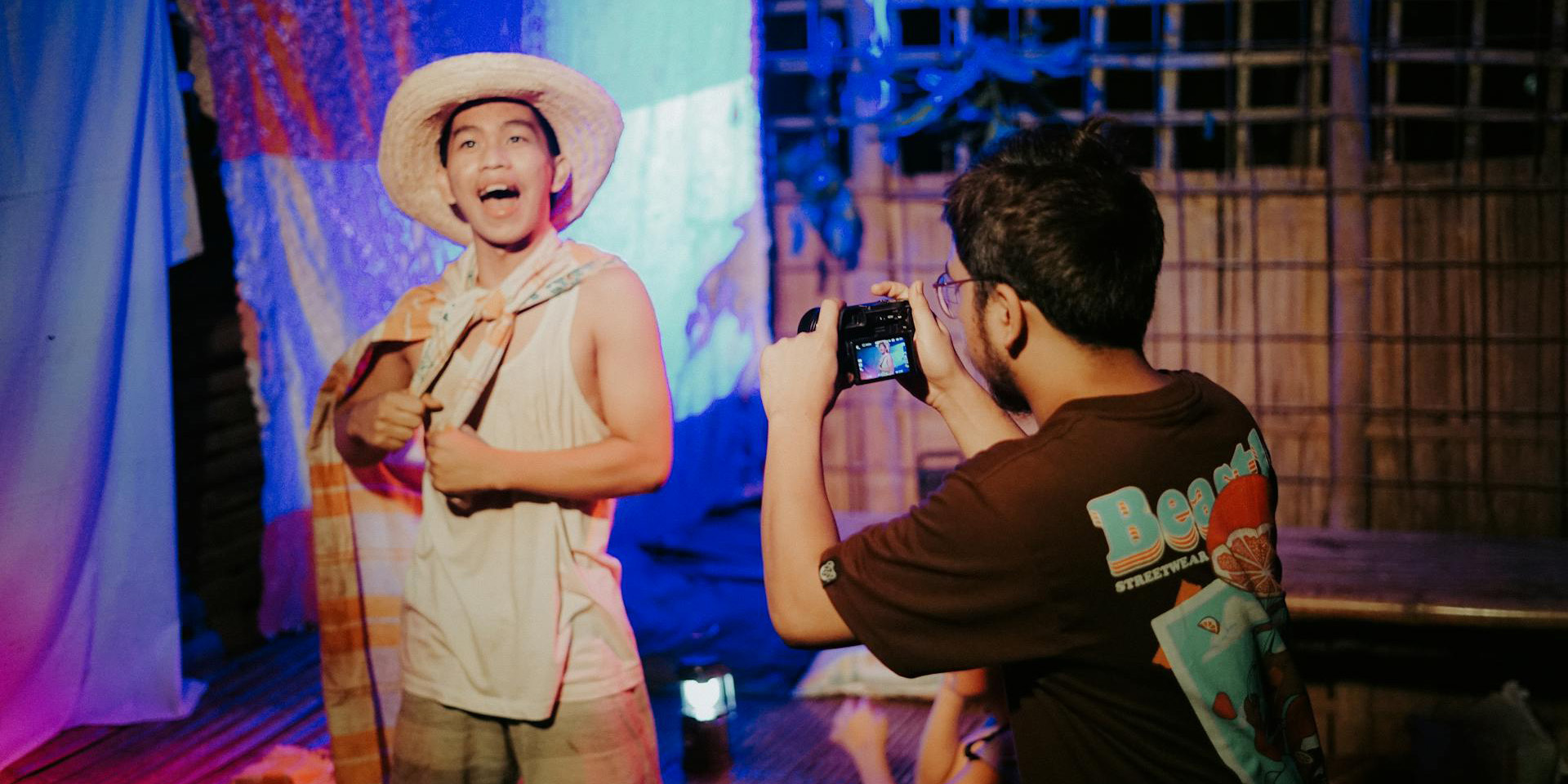 Enfants déguisés se filmant