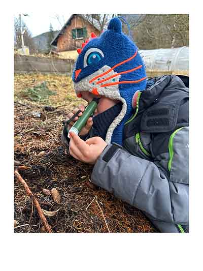 photo polaroid photo polaroid enfant découverte des insectes
